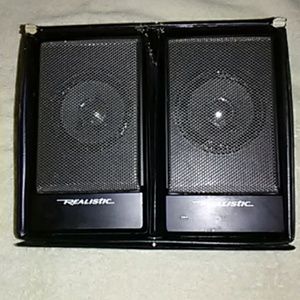Vintage Realistic minimus 0.6 portable speakers